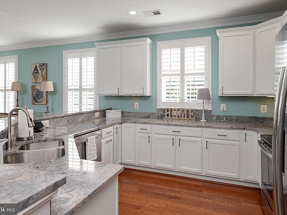 3rd image of 115 Gibson Cir