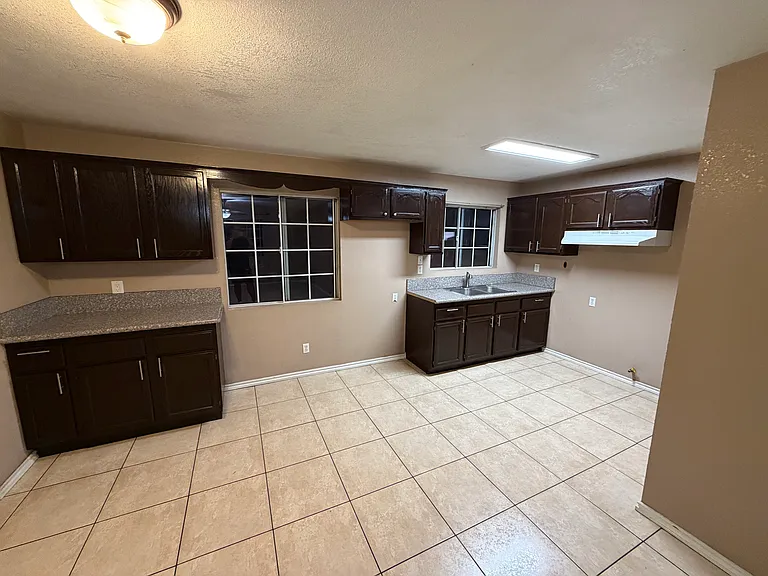 354 S Ferris Ave — Photo 3