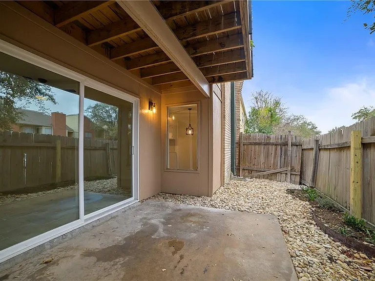 2600 Penny Ln #118 — Photo 28