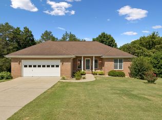 909 Greenview Dr, Fayetteville, TN 37334