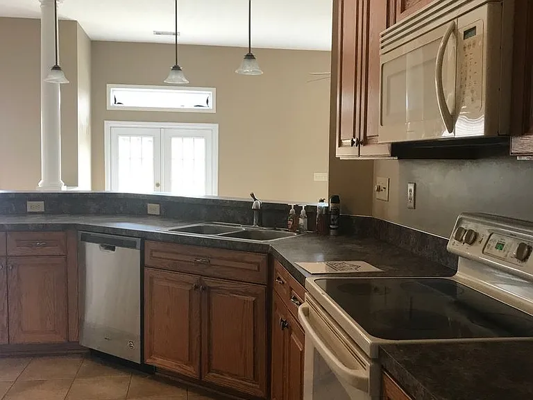 1930 Chancellor Ridge Rd — Photo 2