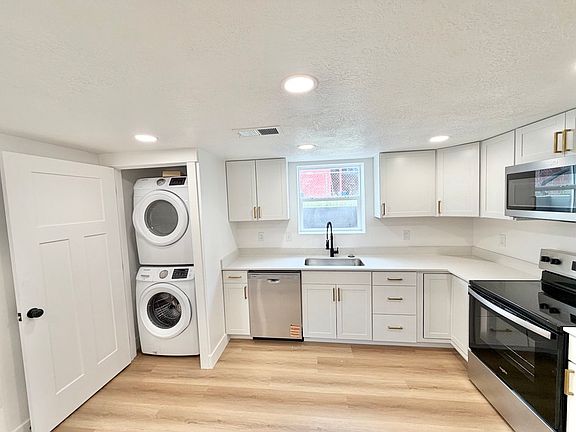 5th image of 651 N 800th St W
