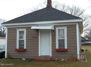 708 Saint Catherine St, Ludington, MI 49431