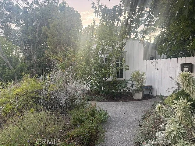 4 bed, 2.5 bath, 1690 sqft, $12,500 — Photo 2