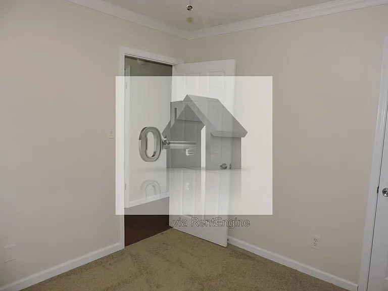 7823 Dartmoor Dr — Photo 15