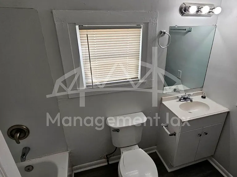 2210 Pullman Ave — Photo 8