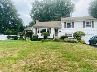 17 Clover Ln, Bloomfield, CT 06002
