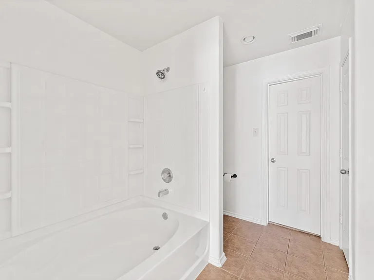6 Druids Glen Pl — Photo 15