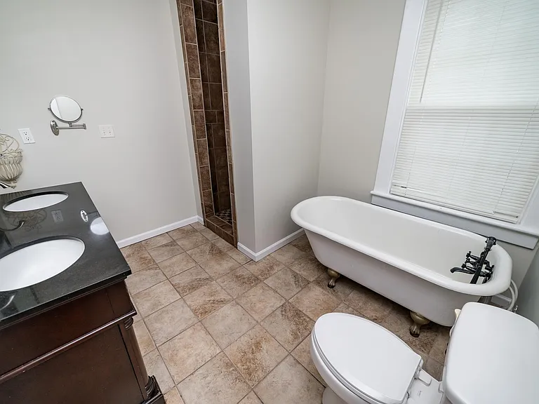 310 Sussex St — Photo 35