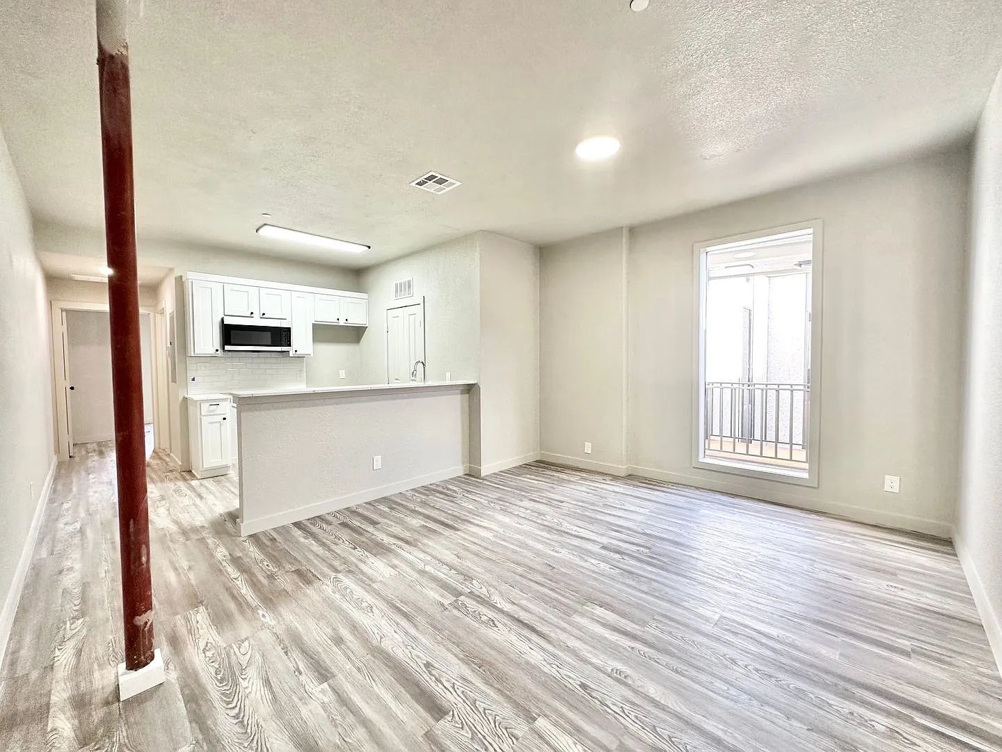 Modern Studio & 1-Bedroom Apartments in Prime Denton Location — Photo 2