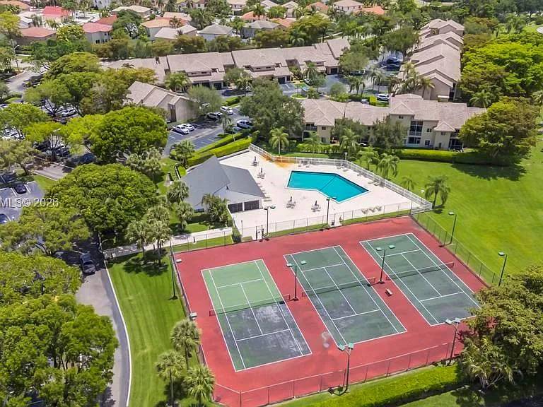 16320 Malibu Dr #10 — Photo 27