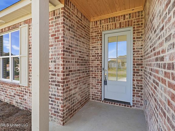 5th image of 342 Brookfield Cir