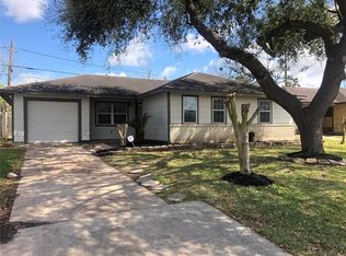 1701 Beusch Dr, Pasadena, TX 77502