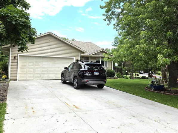 6546 Upper 22nd St N, Oakdale, MN 55128