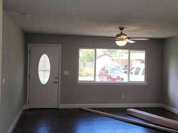 4th image of 2104 Bartow Ln #2
