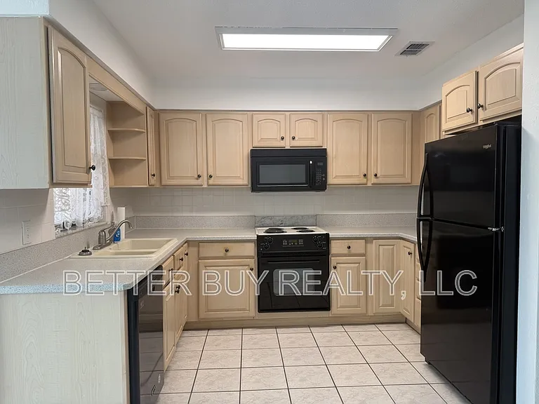 337 N 10th St — Photo 10