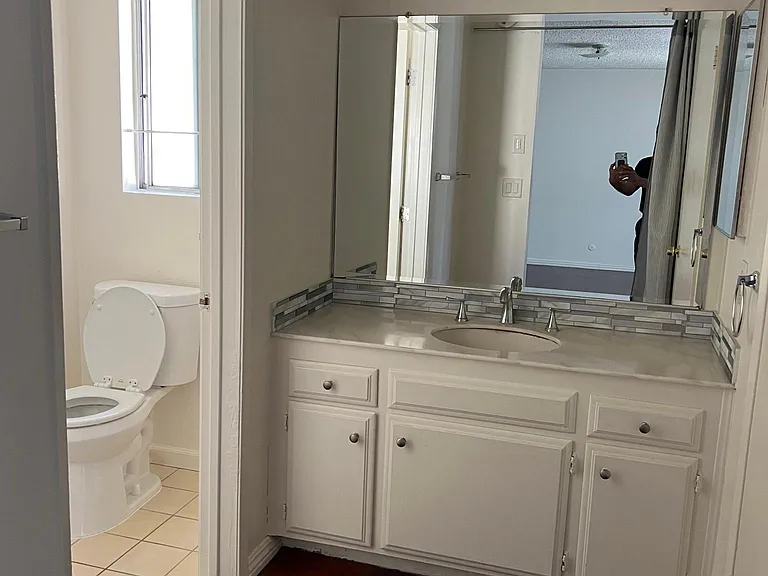 Master bedroom bathroom