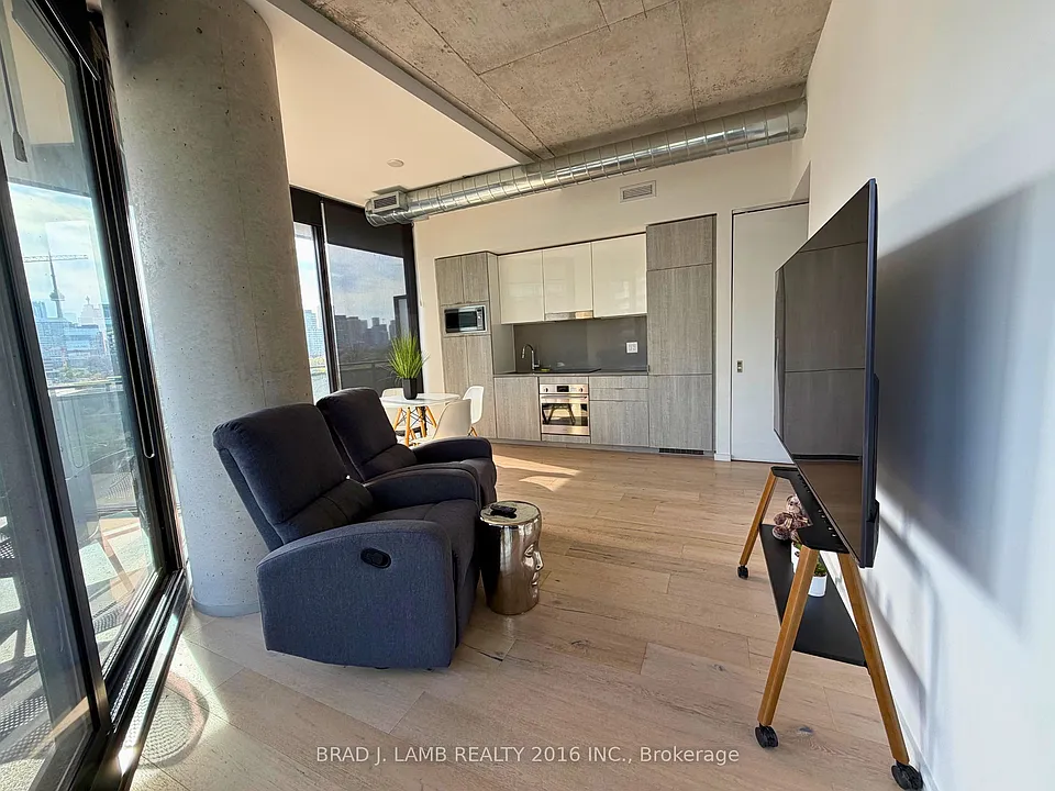 21 Lawren Harris Sq #604