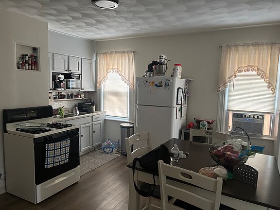 4th image of 57 Berkeley St #1