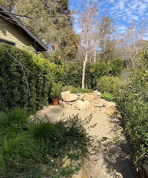1247 E Valley Rd — Photo 10