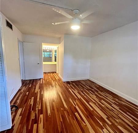 4th image of 3800 Oaks Clubhouse Dr APT 211