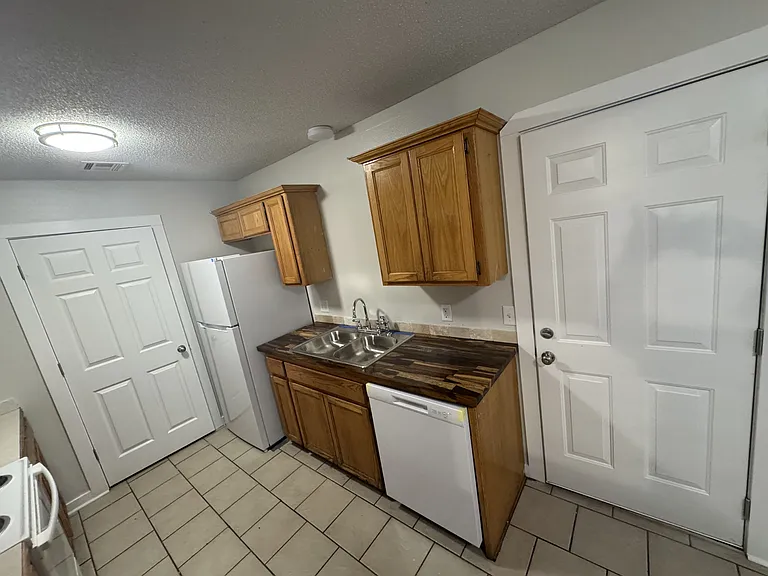 23345 Smith Rd — Photo 4