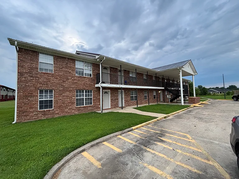 Park Plaza Apartments — Photo 2