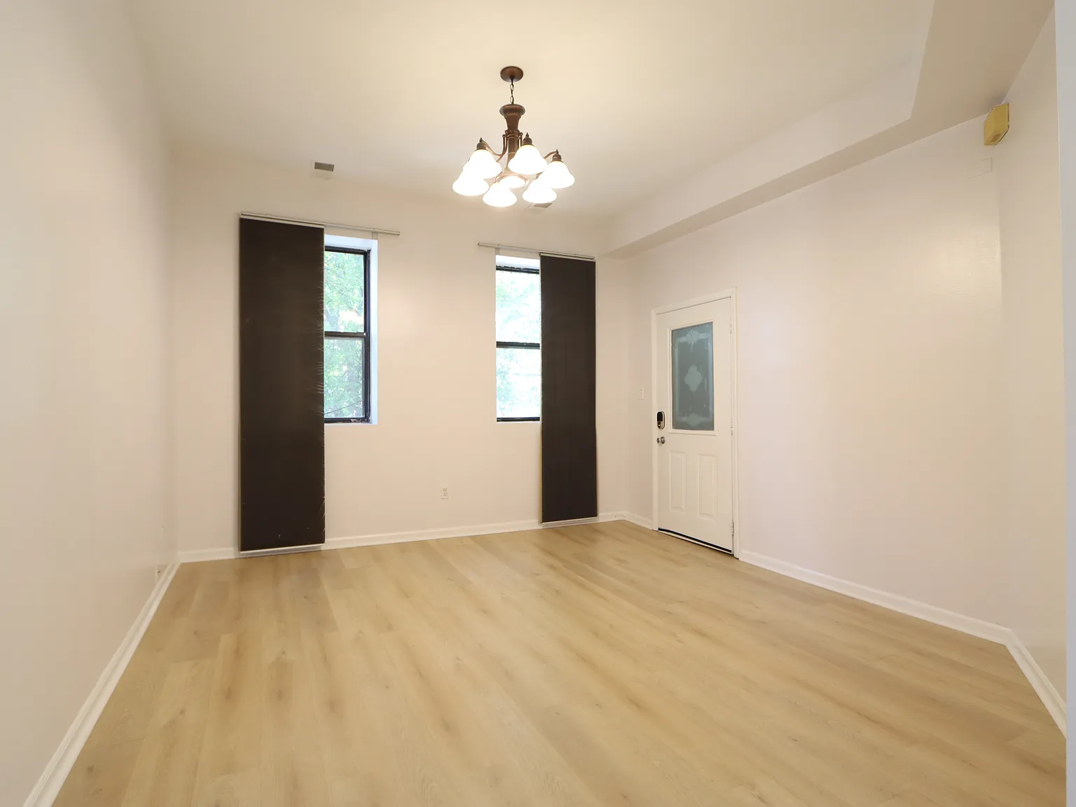 2 bed, 1200 sqft, $2,400 — Photo 3