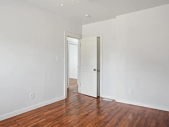 5th image of 3422 Edison St