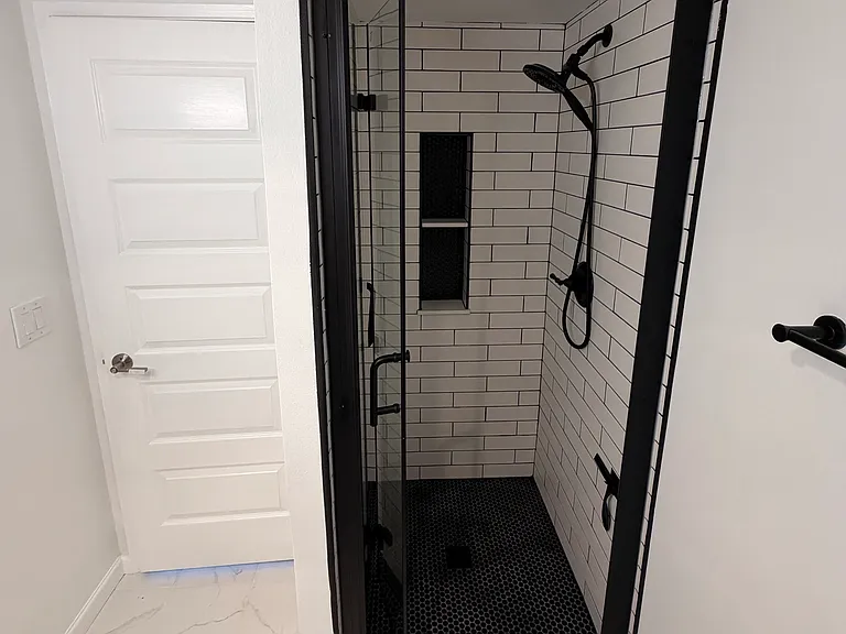 second bedroom bath