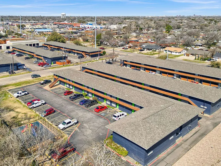 3200 W Walnut St — Photo 4