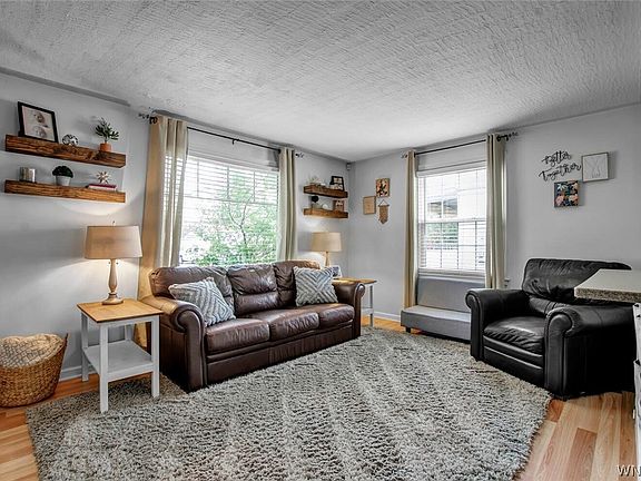 5th image of 44 Woodlawn Ave