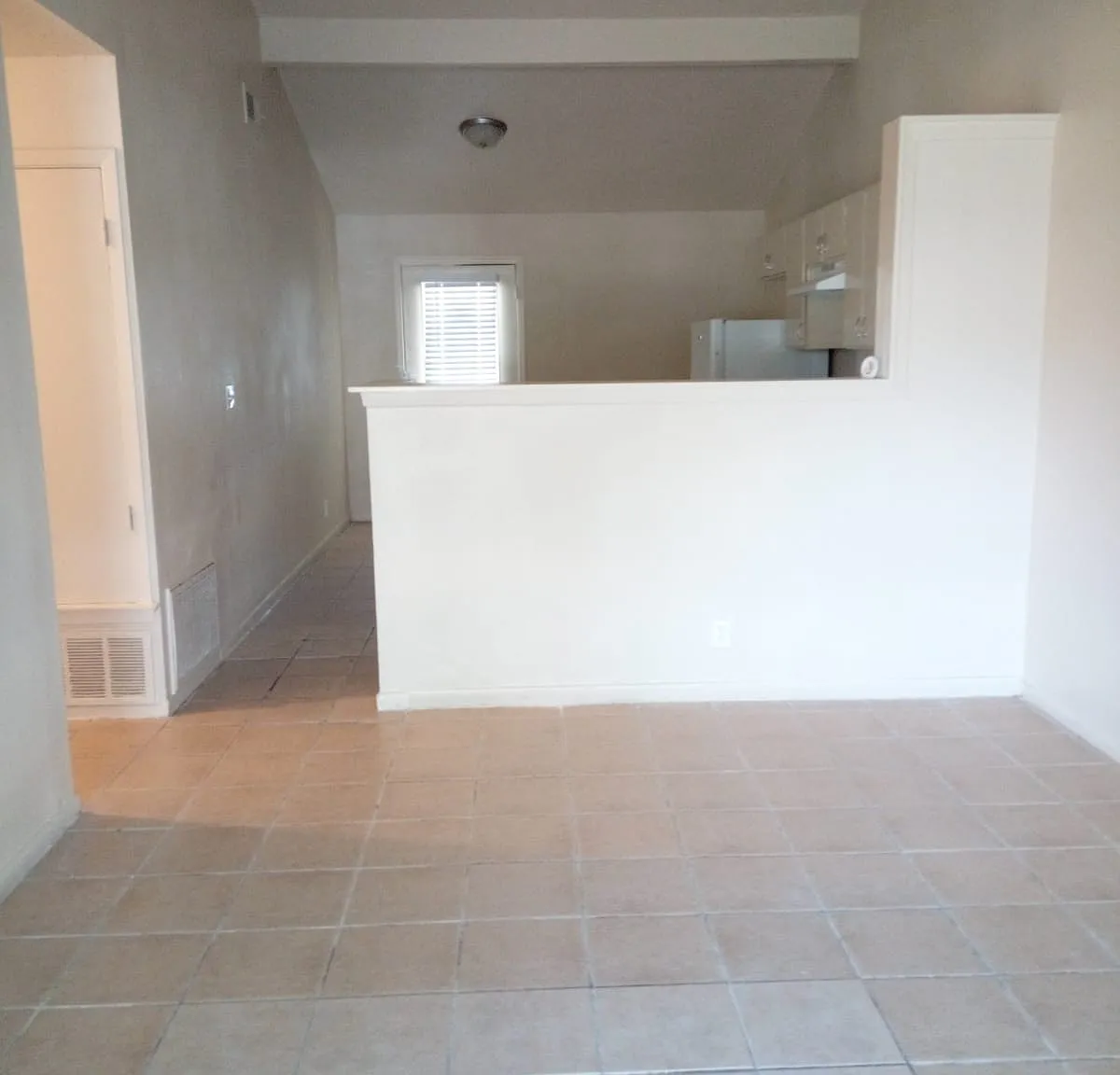 3 bed, 1024 sqft, $1,225 — Photo 3