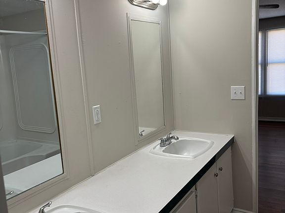 5th image of 902 Elwood Ct