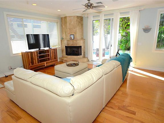 5th image of 203 Washingtonia Avenue #203