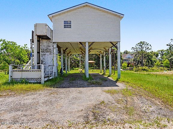 2nd image of 4180 Bayou Dr