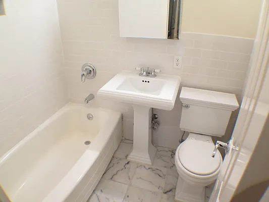 Rented by Glasser Realty LLC | media 9