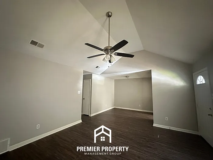 2210 Curbertson Cv — Photo 3