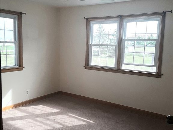 5th image of 5073 Broadway Ave