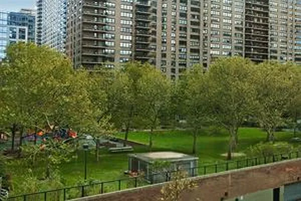 Rented by Douglas Elliman | media 29