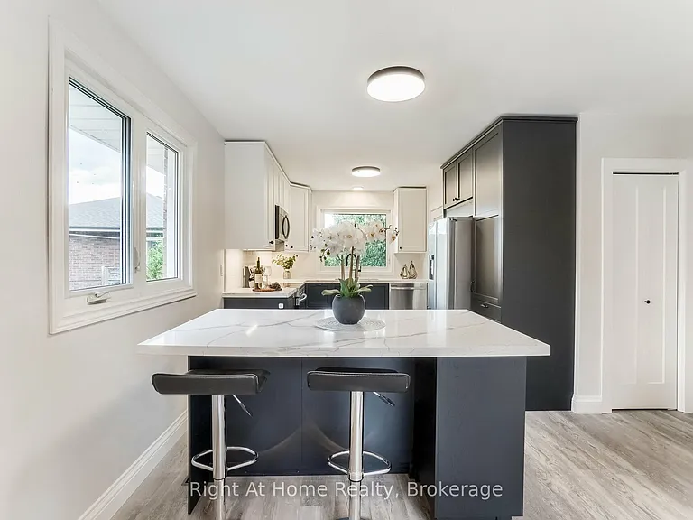 69 Heather Rd #UPPER LEVEL — Photo 6