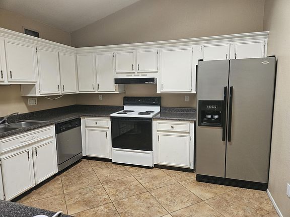 4th image of 633 N May APT 13-1