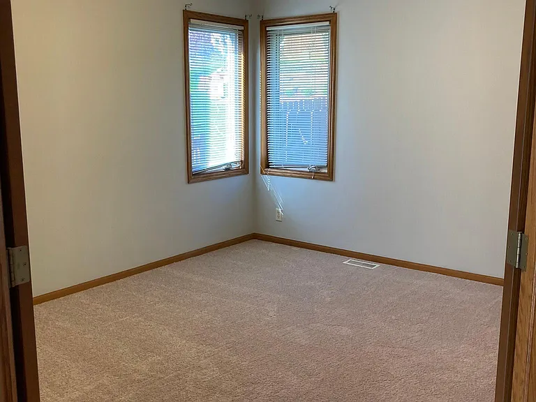 3040 S 35th Ave — Photo 3