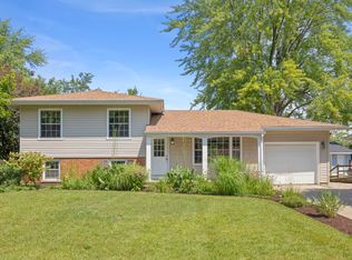 30W212 Bruce Ln, Naperville, IL 60563