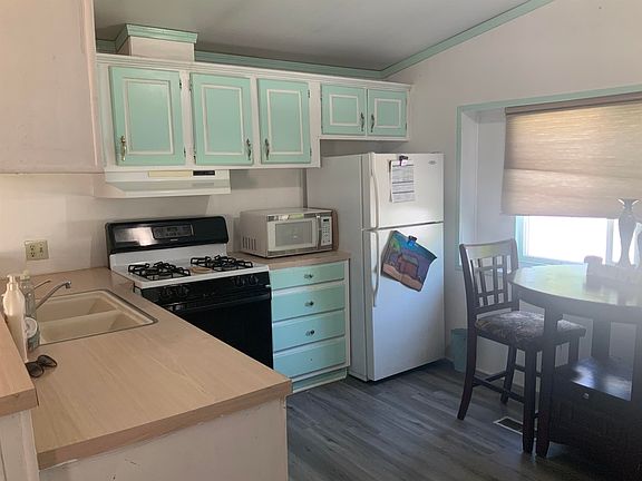 4th image of 2344 Edinburgh Ave