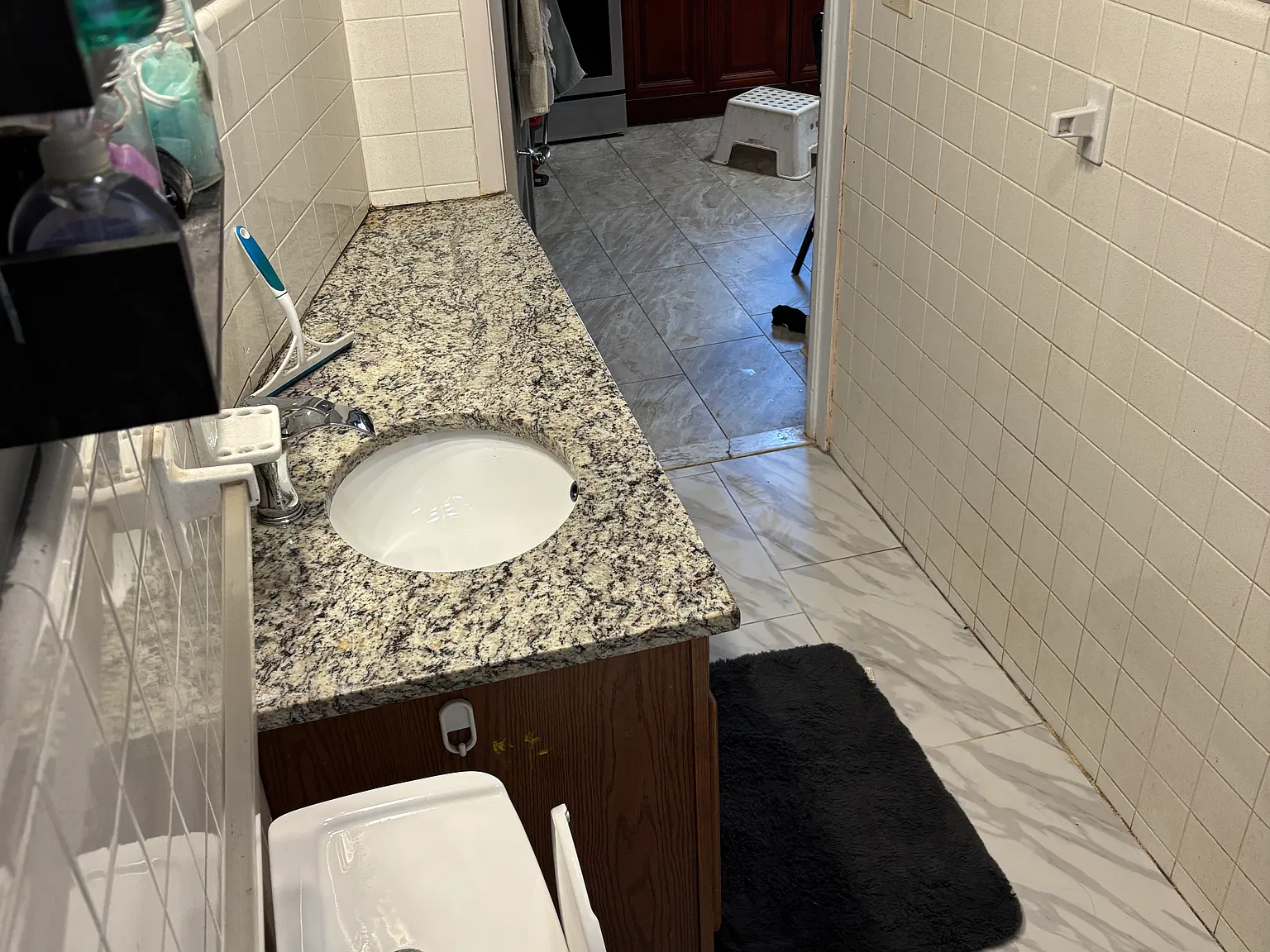 1 bed, 1.5 bath, 1012 sqft, $1,200 — Photo 2