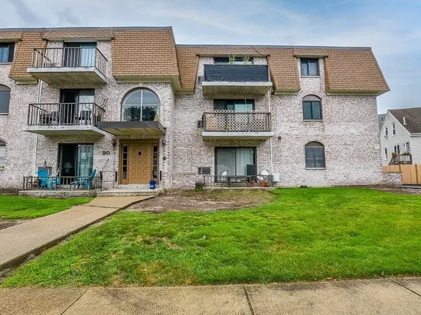 90 High St APT 305, Dedham, MA 02026