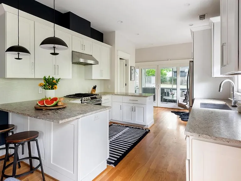 656 Virginia Ave NE — Photo 8