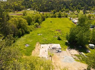 351 Pickett Ln, Canyonville, OR 97417