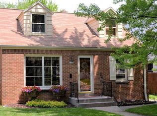 7724 W Lorraine Pl, Milwaukee, WI 53222